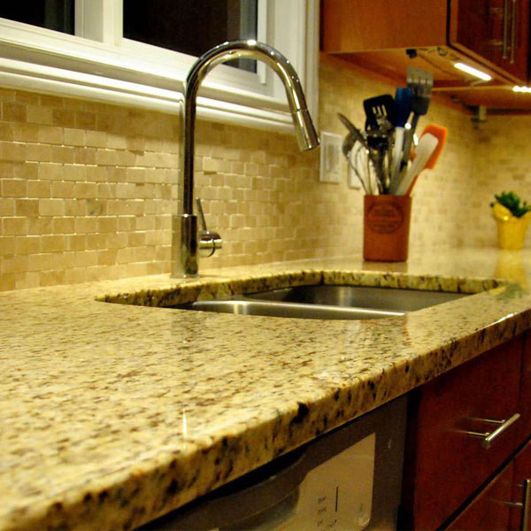 Granite vàng vân đen